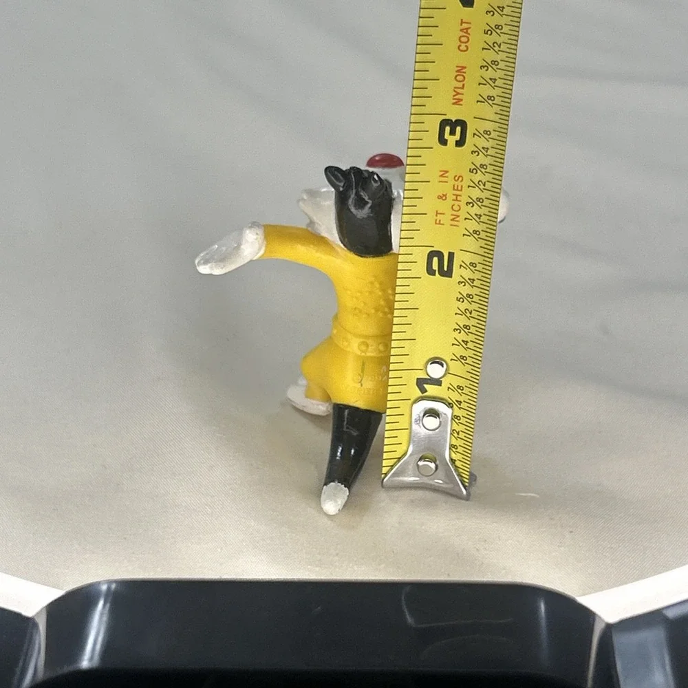 Vintage Sylvester Cat PVC Figure 1994 Warner Bros Elvis Style Singing Macau